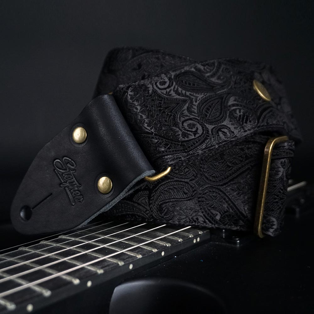 Gitarrengurt schwarz - Luxury Black Paisley (messing)