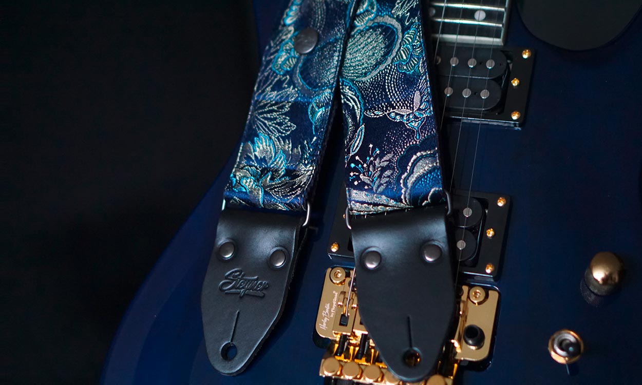 Gitarrengurt blau bunt mit Muster Steyner