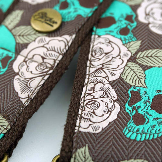 Gitarrengurt Totenkopf Muster - Emerald Pirate 50 mm (dunkelbraun-messing)