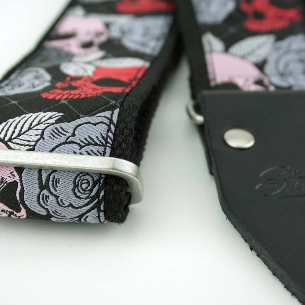 Gitarrengurt Totenkopf Muster - Red Rocking Skull 50 mm (schwarz-silber)