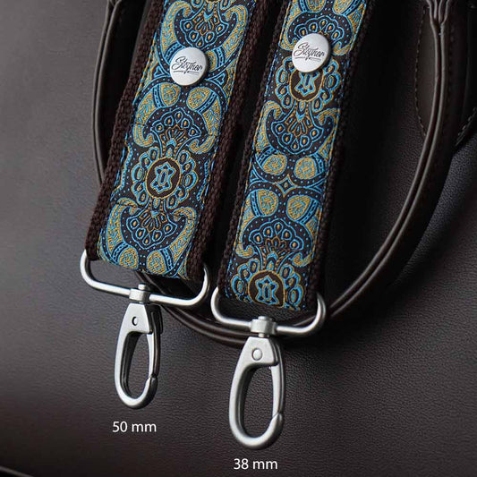 Braune Handtasche aus Leder mit braunem Schulterriemen in breit oder schmal