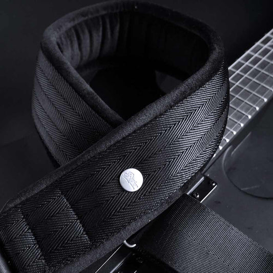 Gitarrengurt schwarz mit Polster - Heavy Helen 70 mm (schwarz-silber)