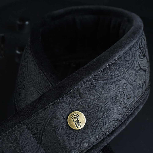 Gepolsterter Gitarrengurt schwarz - Luxury Black Paisley 70 mm (schwarz-messing)