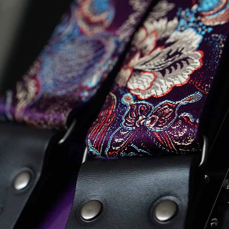 Edler chicer Gitarrengurt in lila mit glanz Muster und Schimmer Effekt