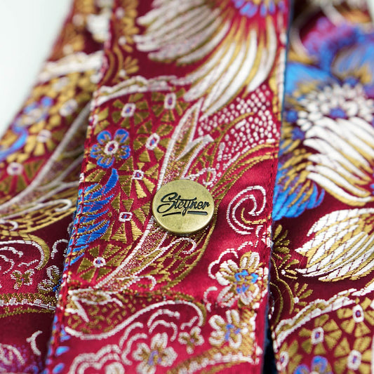 Vintage Gitarrengurt rot mit Blumen Muster und Steyner Niete im retro Stil