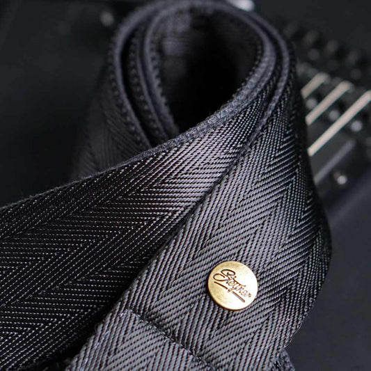 Nylon Gitarrengurt Heavy Hakon 50 mm (schwarz-messing)