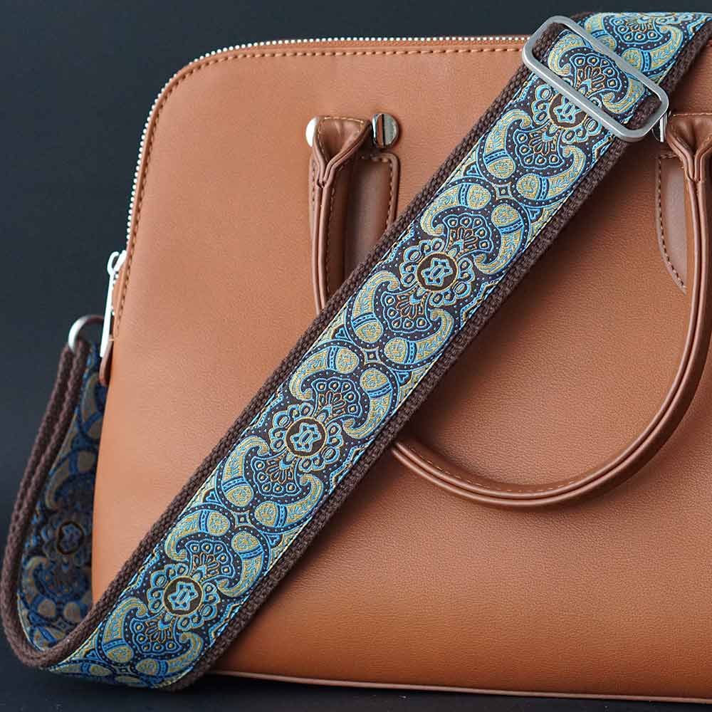 Cognac farbige Leder Handtasche mit Schulterriemen in breit und buntem Muster