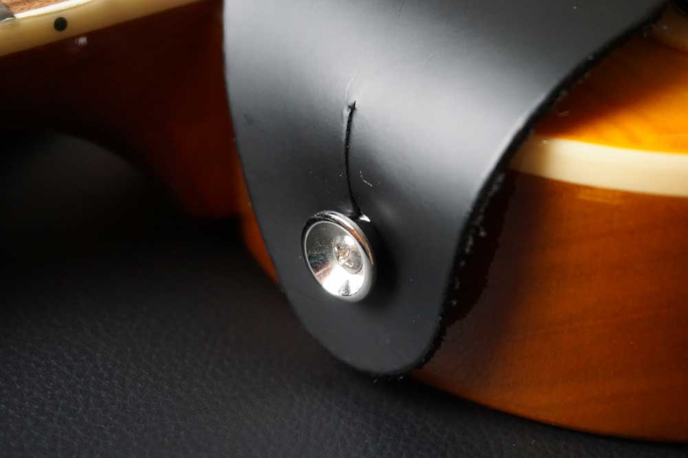 How do I attach a guitar strap? This is how it works. – Steyner Straps