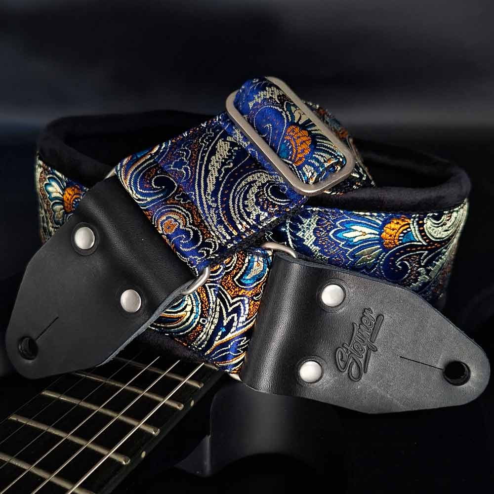 Gepolsterter Gitarrengurt blau – Indian Ocean 70 mm (schwarz-silber)