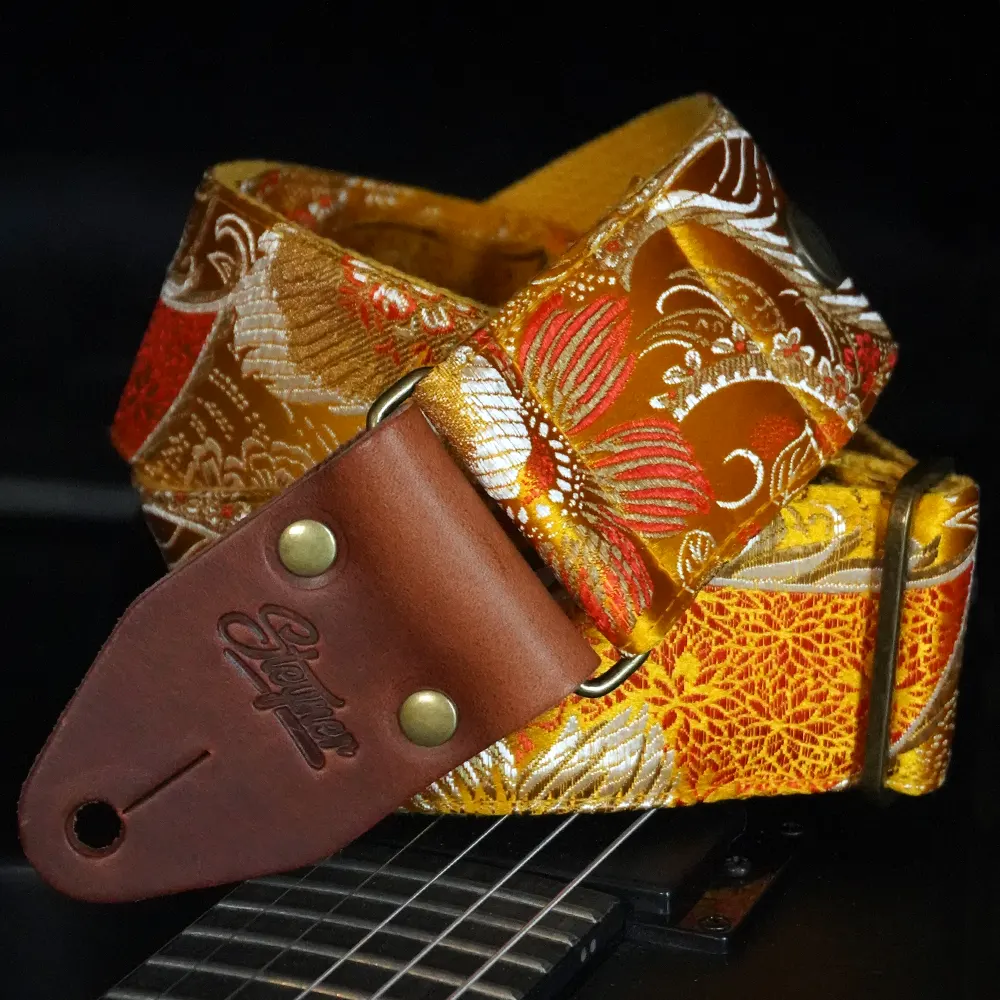 wunderschöner edler Brokat Gitarrengurt handgefertigt in Deutschland, rutschfest und robust von Steyner Straps