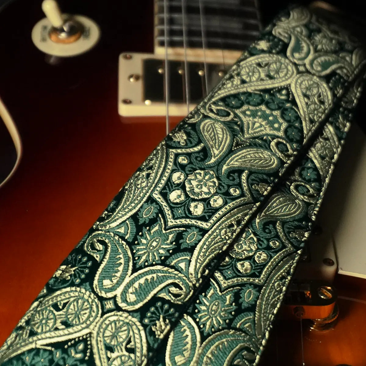 Premium Gitarrengurt - Royal Emerald Gold 50 mm (dunkelbraun-messing)