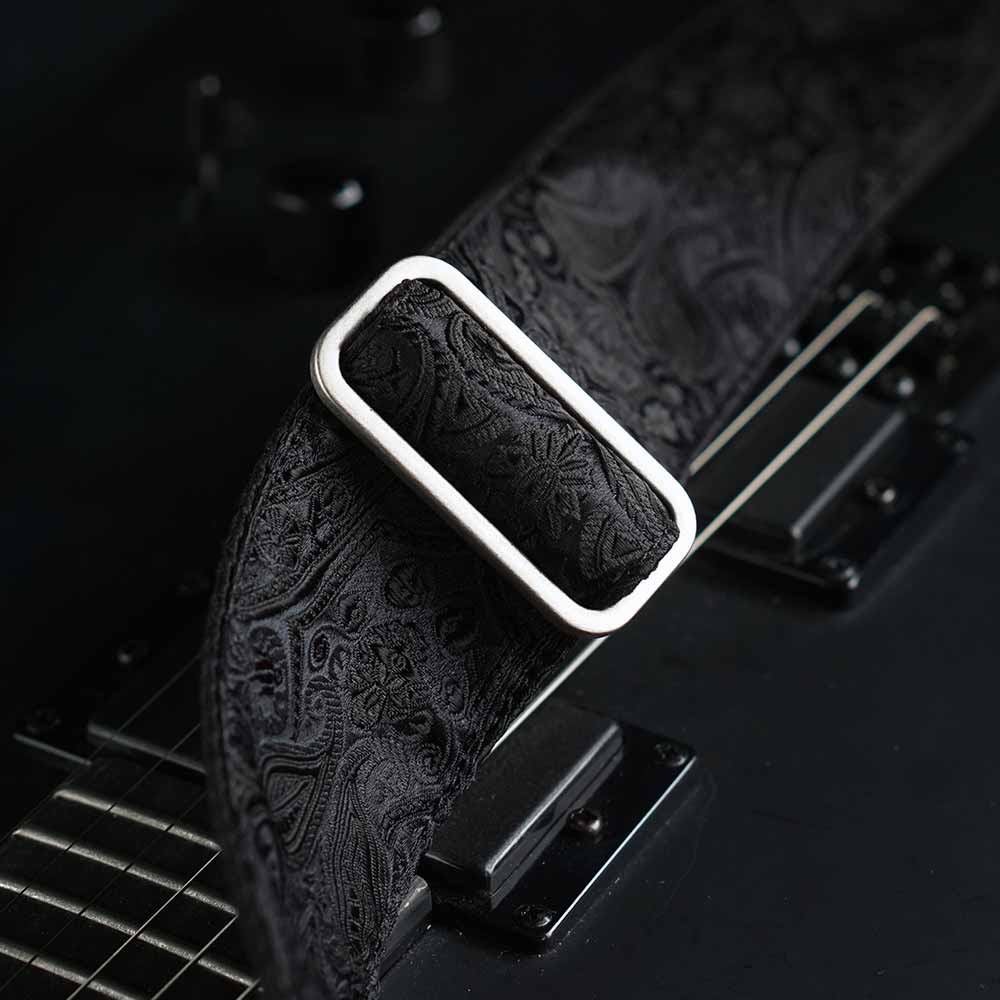 Guitar strap black - Luxury Black Paisley (brass)