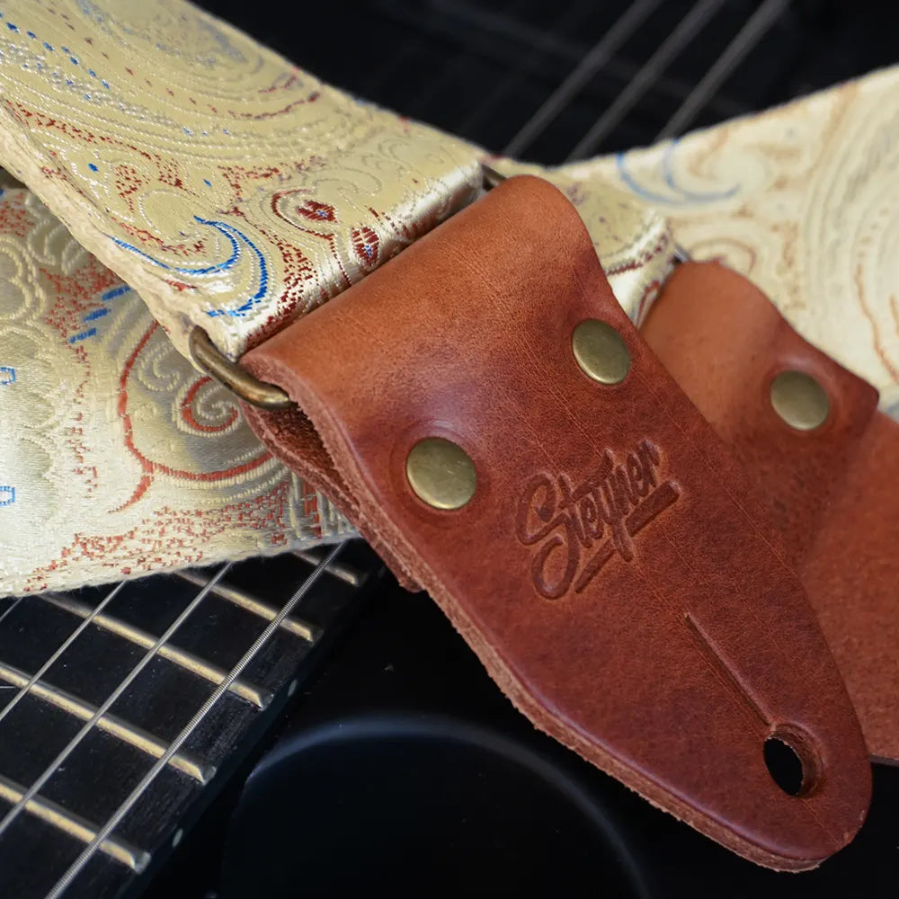 Robustest Leder an einem Paisley Gitarrengurt von Steyner hochwertig und edel