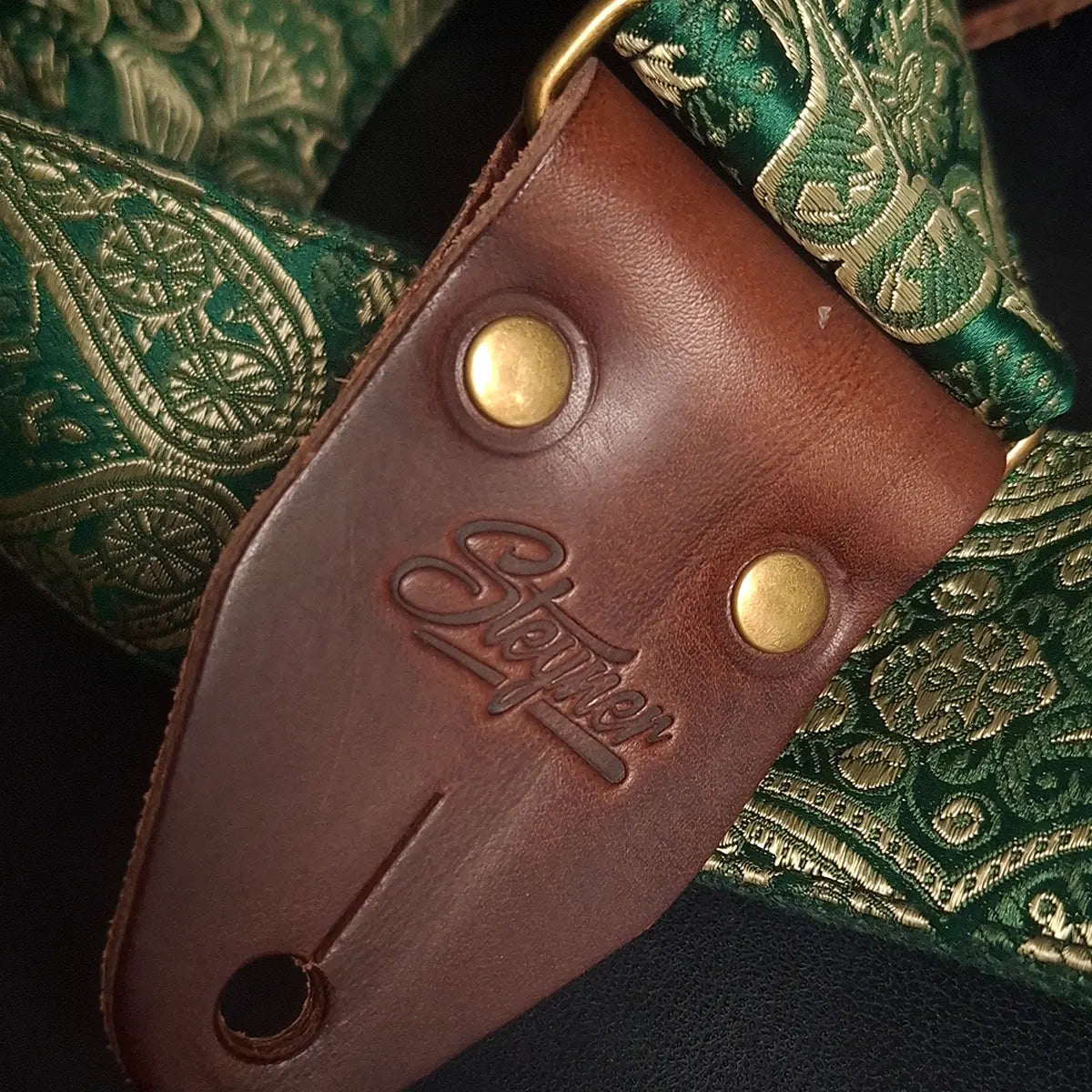 Premium Gitarrengurt - Royal Emerald Gold 50 mm (dunkelbraun-messing)