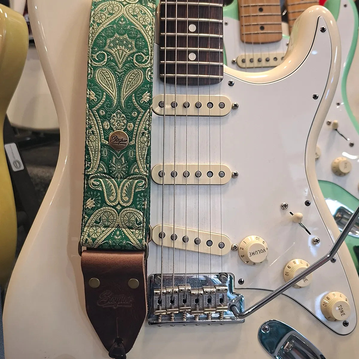 Premium Gitarrengurt - Royal Emerald Gold 50 mm (dunkelbraun-messing)