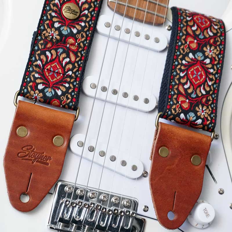 Retro Guitar Strap Hippie Love (black-silver)