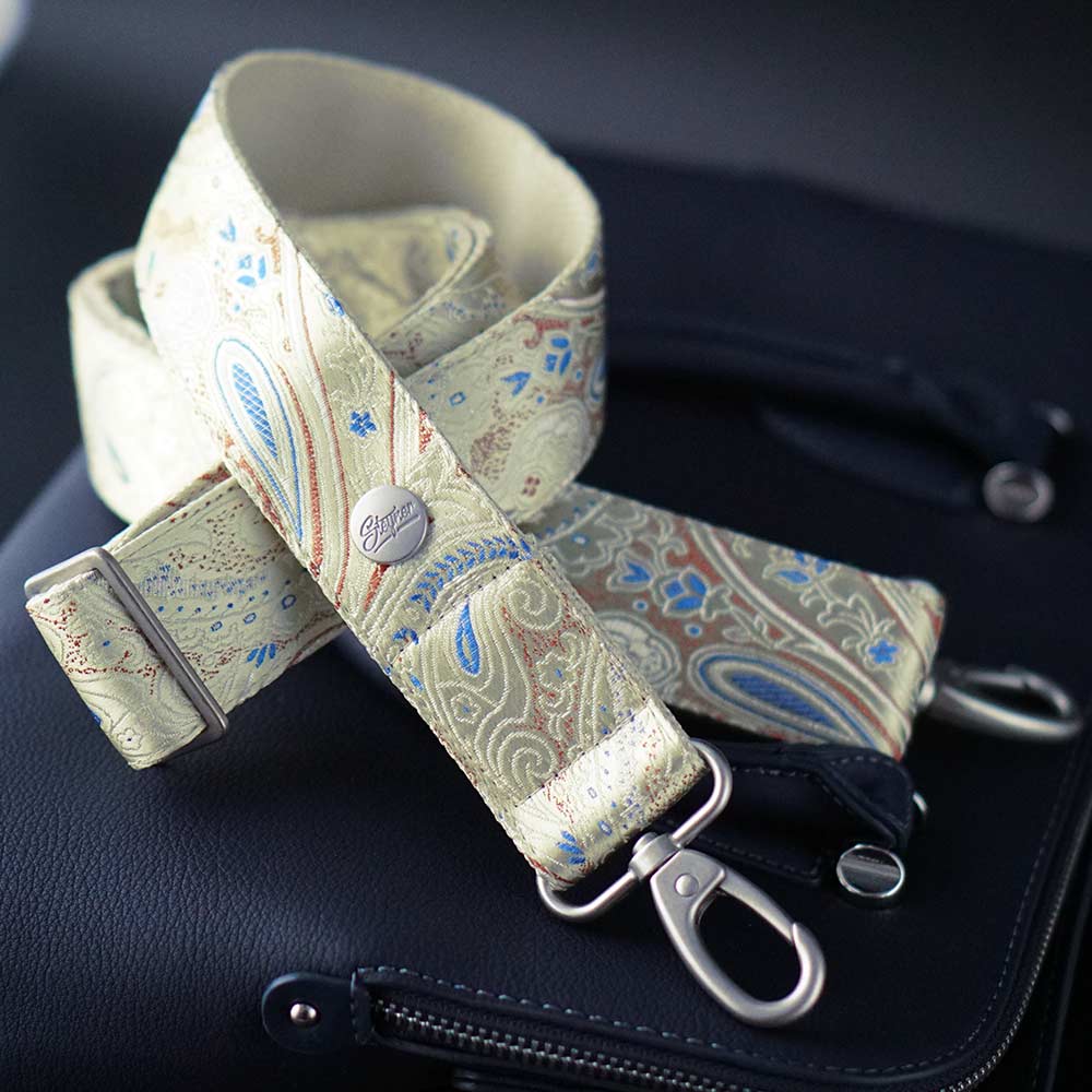Luxus Designer Taschengurt breit mit Paisley Muster und Schimmer Effekt und blaue Tasche