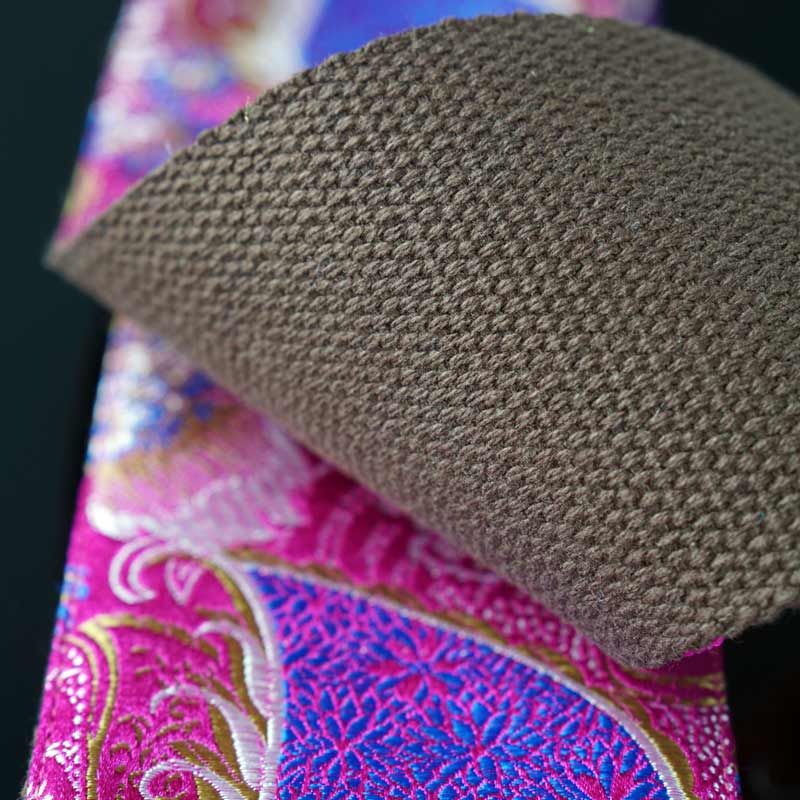 rutschfeste Baumwolle auf der Unterseite des breiten Bassgurt Gitarrengurt in pink mit buntem Blumen Muster