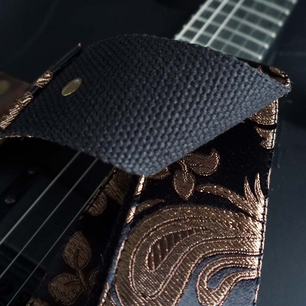 Sangle de guitare Luxury Rose Black V2 (marron foncé-laiton)