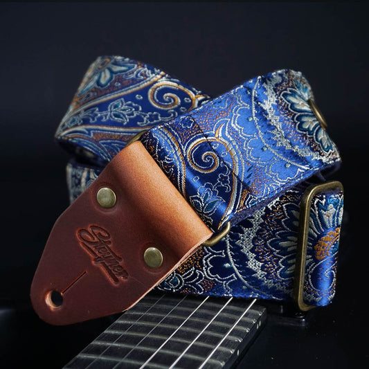 dunkelblauer hochwertiger Gitarrengurt in blau mit edlem Paisley Muster