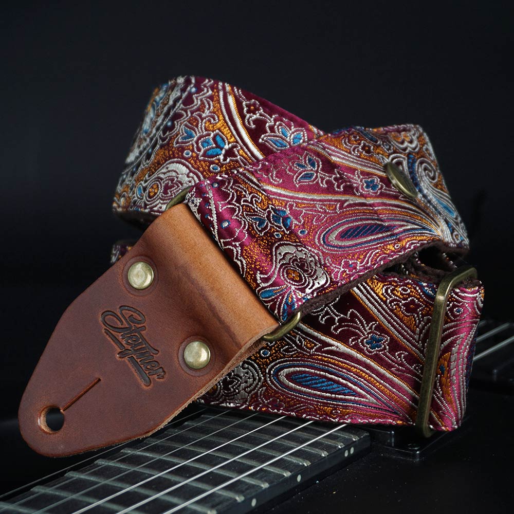 Gitarrengurt Bordeaux mit schimmerndem Paisley Muster sehr edel und hochwertig