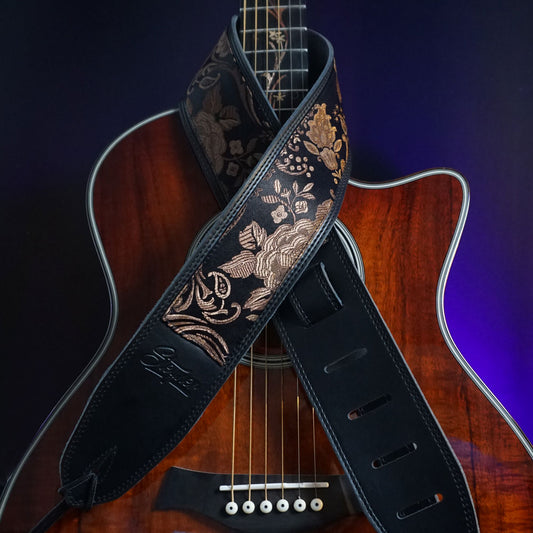 Luxury Black Rose - Leder Gitarrengurt [Steyner Lights Edition]