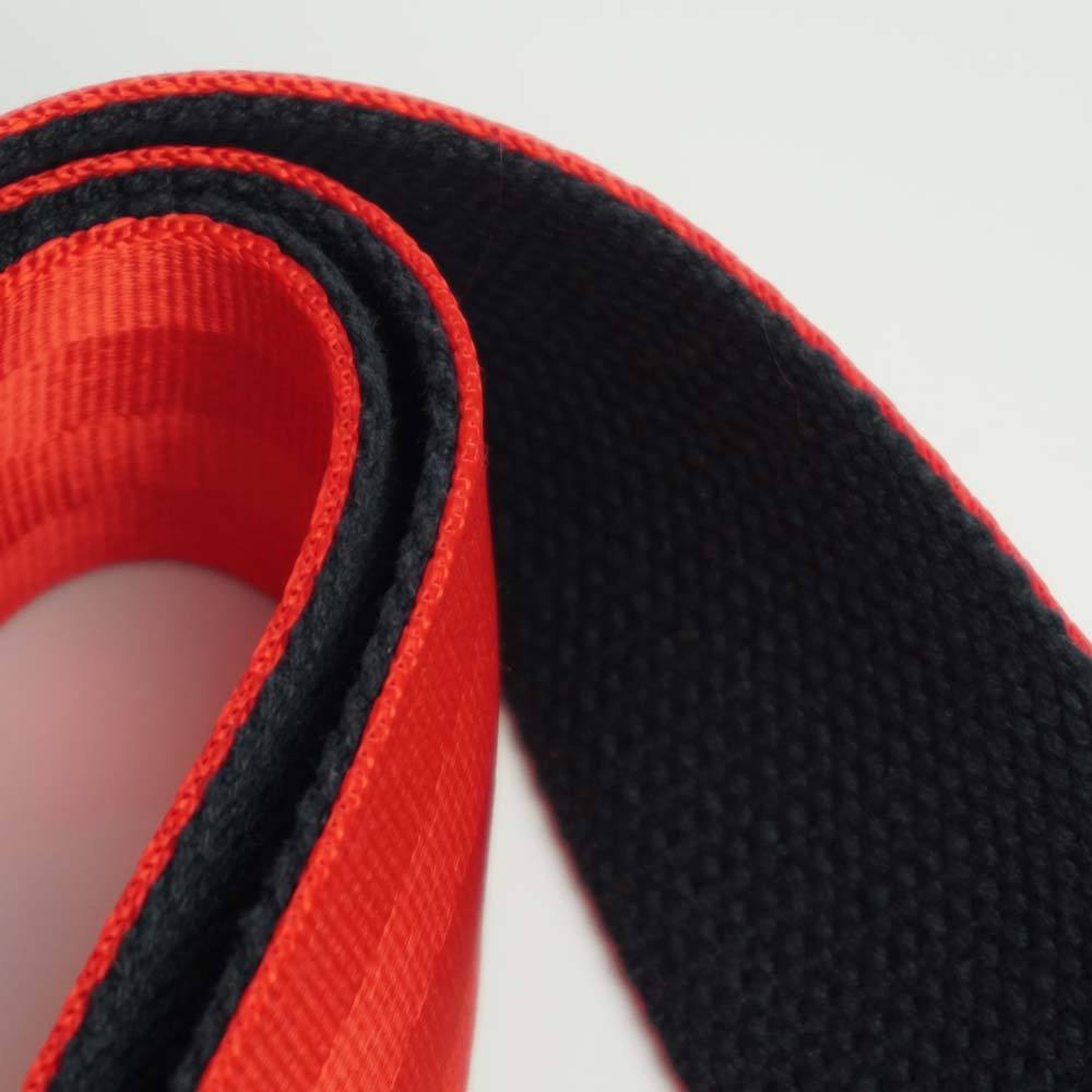 Gitarrengurt rot aus Sicherheitsgurtband mit schwarzer Baumwolle für perfekten Halt