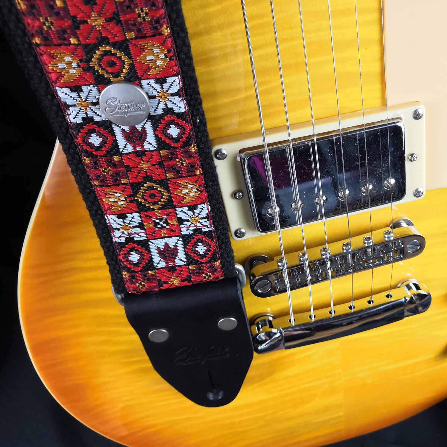 Retro gitarrengurt jimmi hendrix stil woodstock mit gelber gitarre