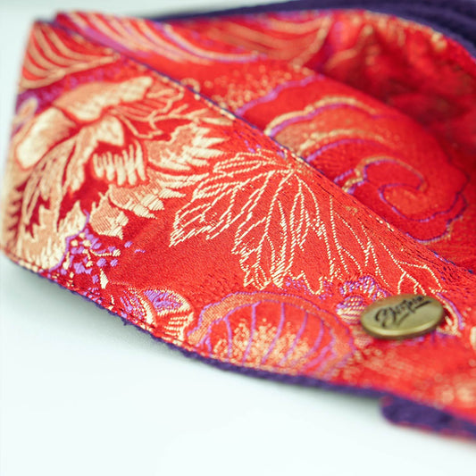 Gitarrengurt rot im vintage Stil mit Blumen Muster Seidenstoff