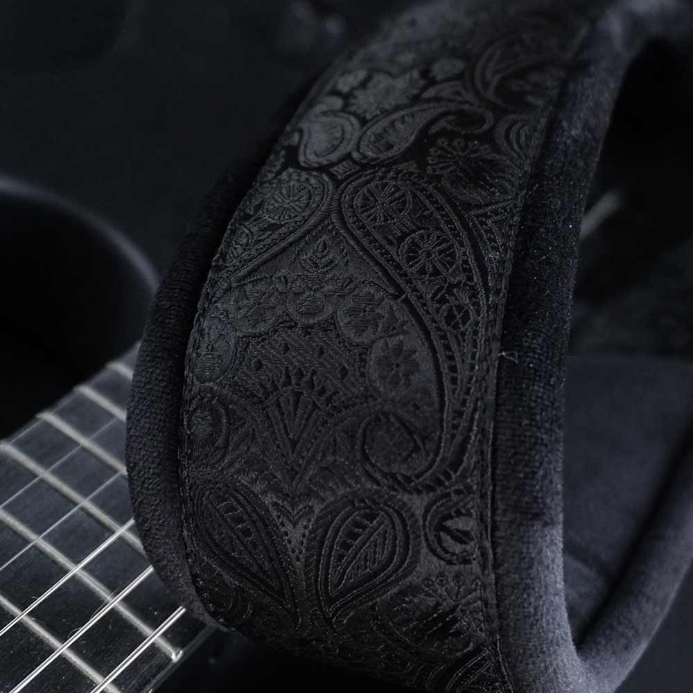 Gepolsterter Gitarrengurt schwarz - Luxury Black Paisley (messing-schwarz)