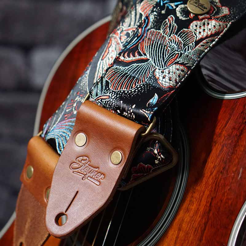 wunderschöner gemusterter schwarzer Gitarrengurt einzigartiger Style handgefertigt von Steyner