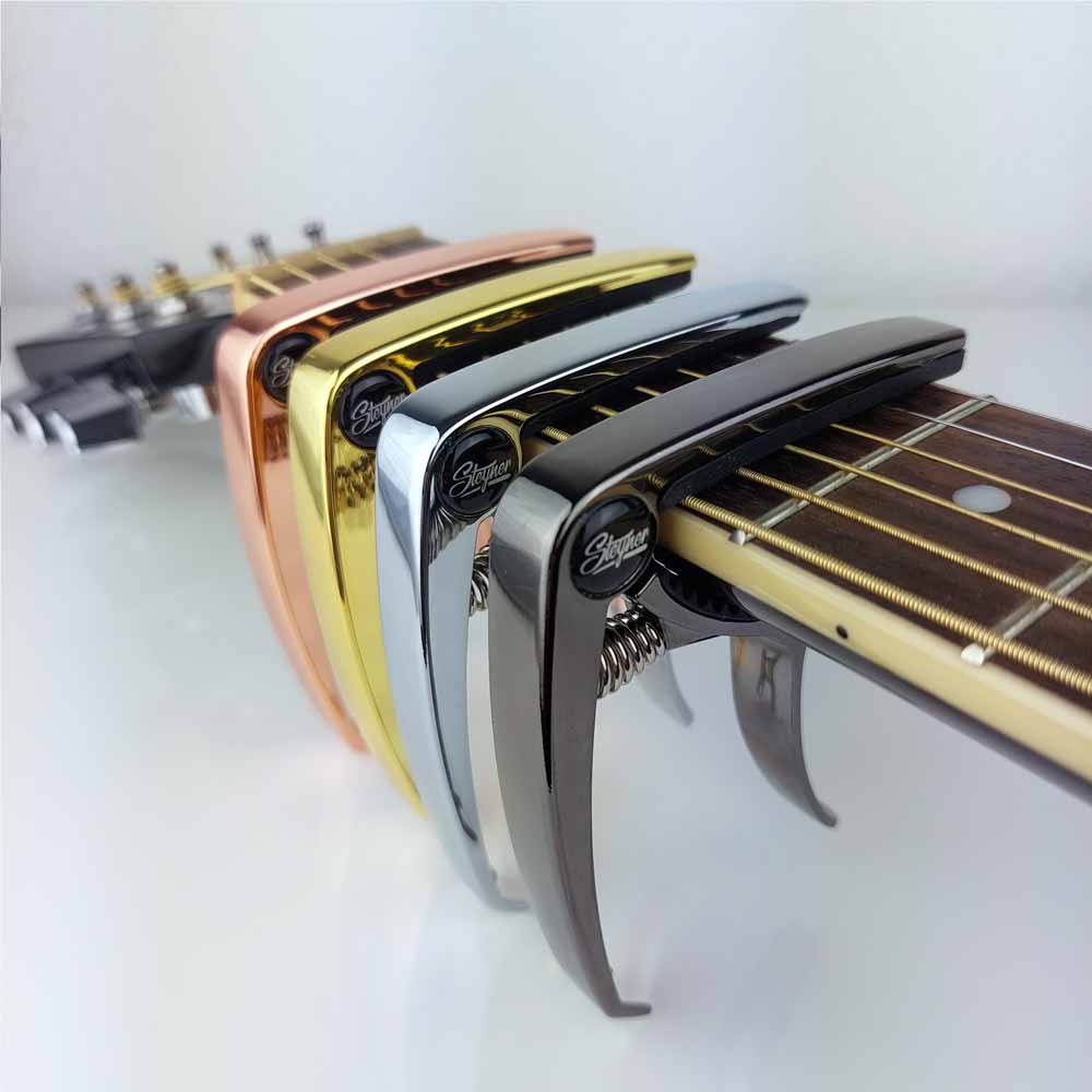 hochwertiges Capo für Gitarre in gold, silber, schwarz und rosegold