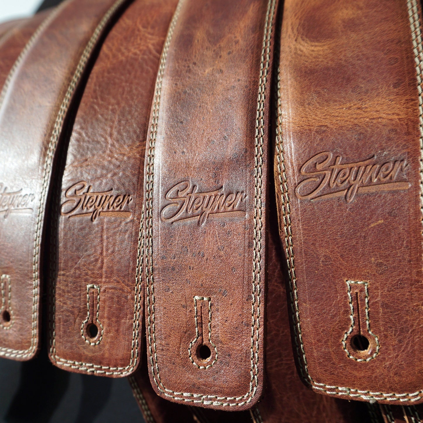 Padded Leather Guitar Strap - Grainy Chestnut Deluxe