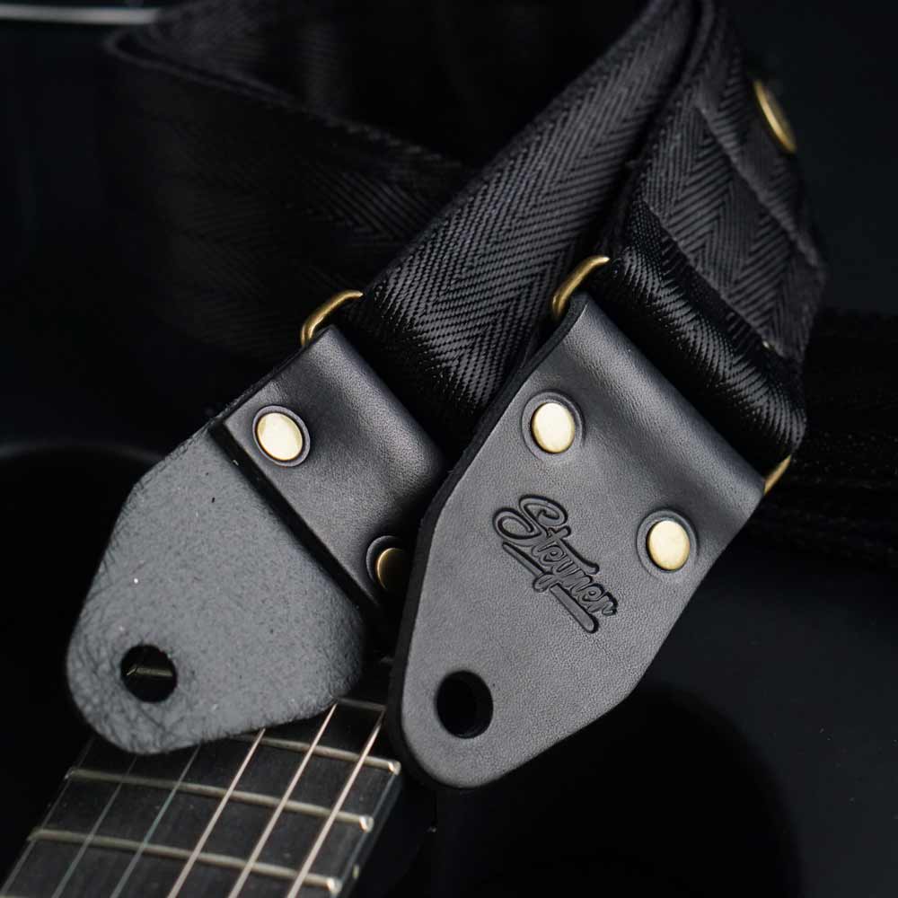 Nylon Gitarrengurt Heavy Hakon (schwarz-messing)