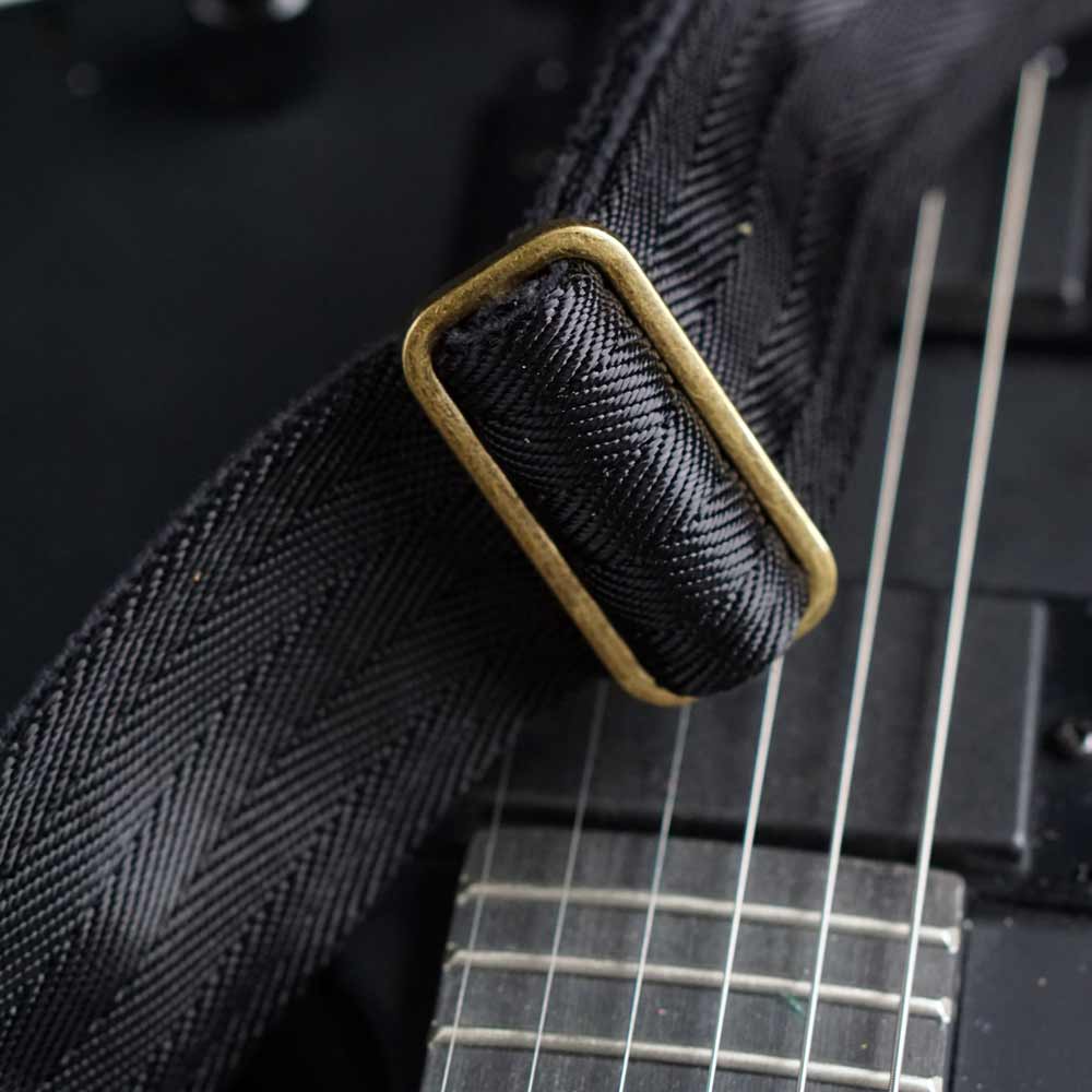 Nylon Gitarrengurt Heavy Hakon (schwarz-messing)