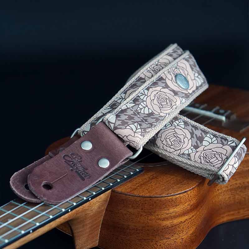 Retro Ukulele Strap - Cinnamon Rose - 38 mm (cream-silver)