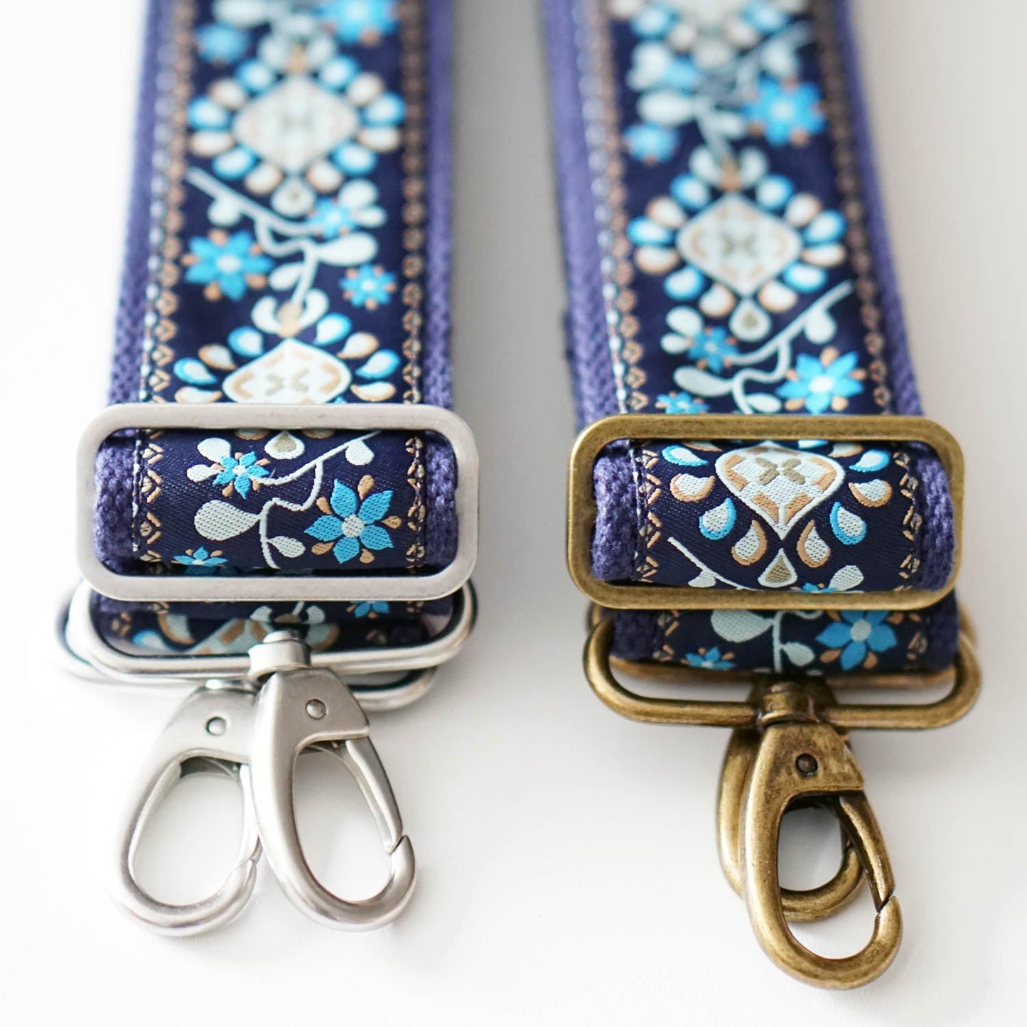 Taschenriemen - Taschengurt - Schulterriemen , breit, blau mit Blumenmuster und Karabiner