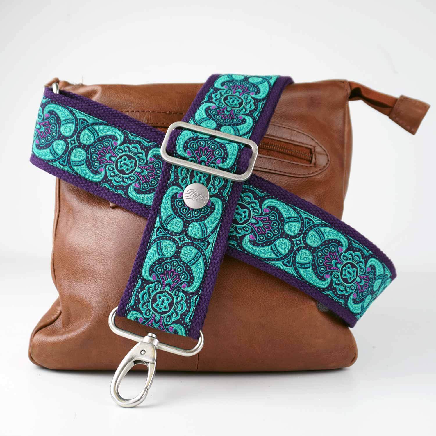 Taschengurt lila mint mit Karabiner - Schulterriemen / Schultergurt bunt mit orientalischem Blumen Paisley Muster an einer Cross Body Bag
